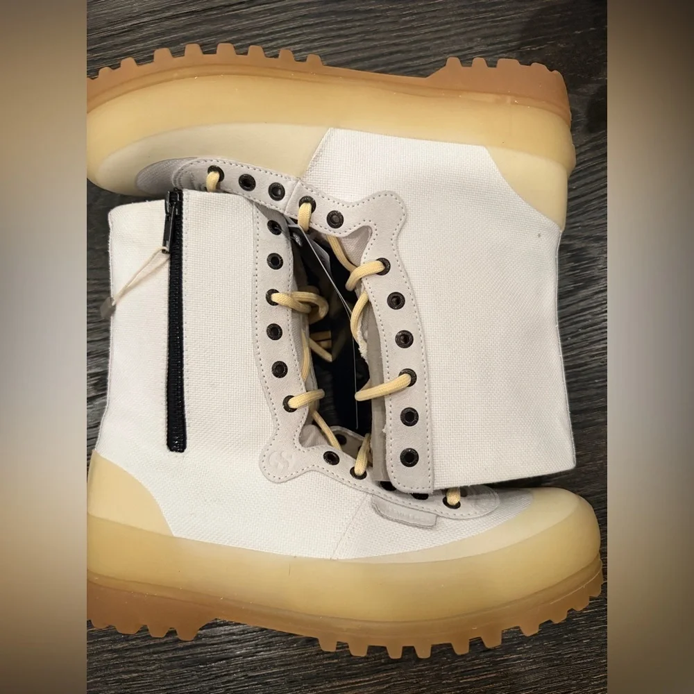 Superga Women’s Ankle boot new size 8
